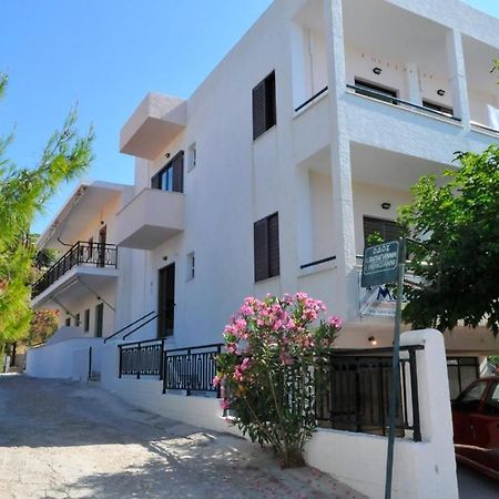 Maria Studios Agia Marina  Luaran gambar